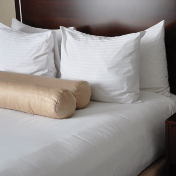 LodgMate 250 ct. White Deep Fitted Sheets - Queen 60"x80"x12" (6/pk)